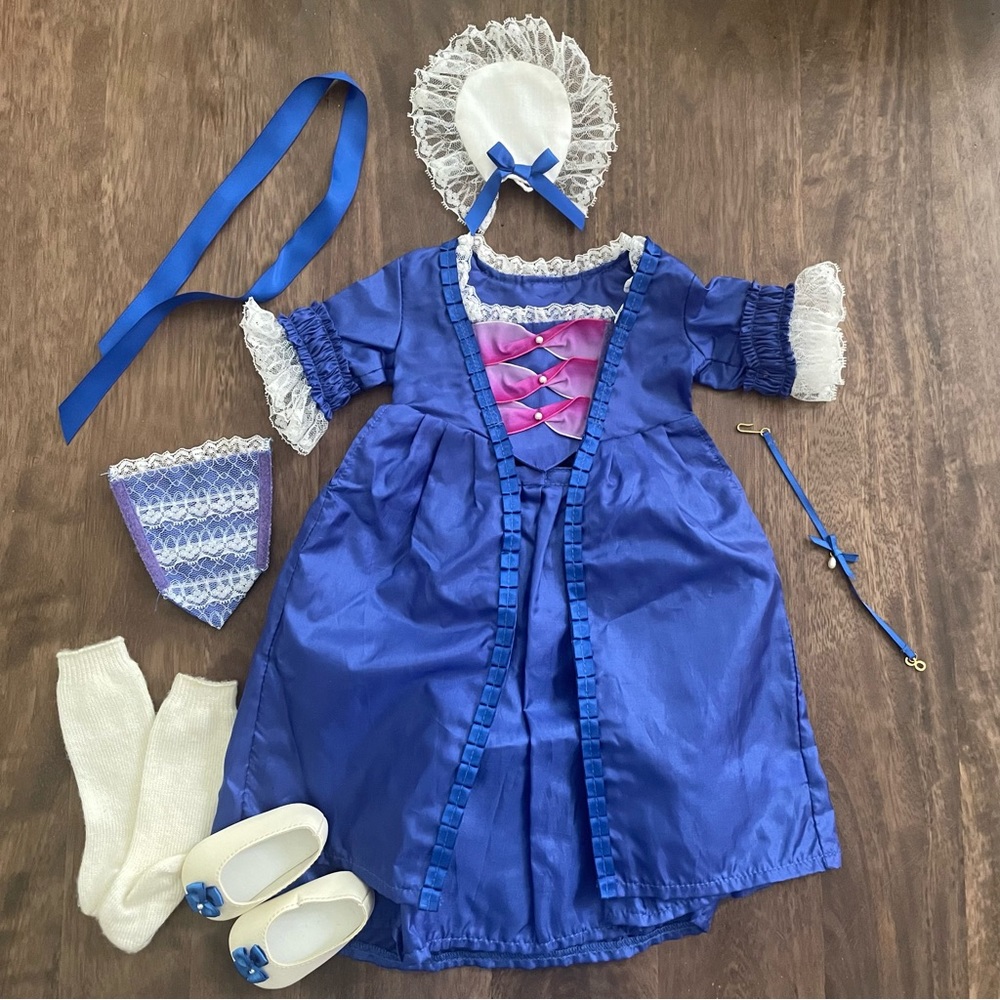 AMERICAN GIRL Felicity’s Christmas Gown